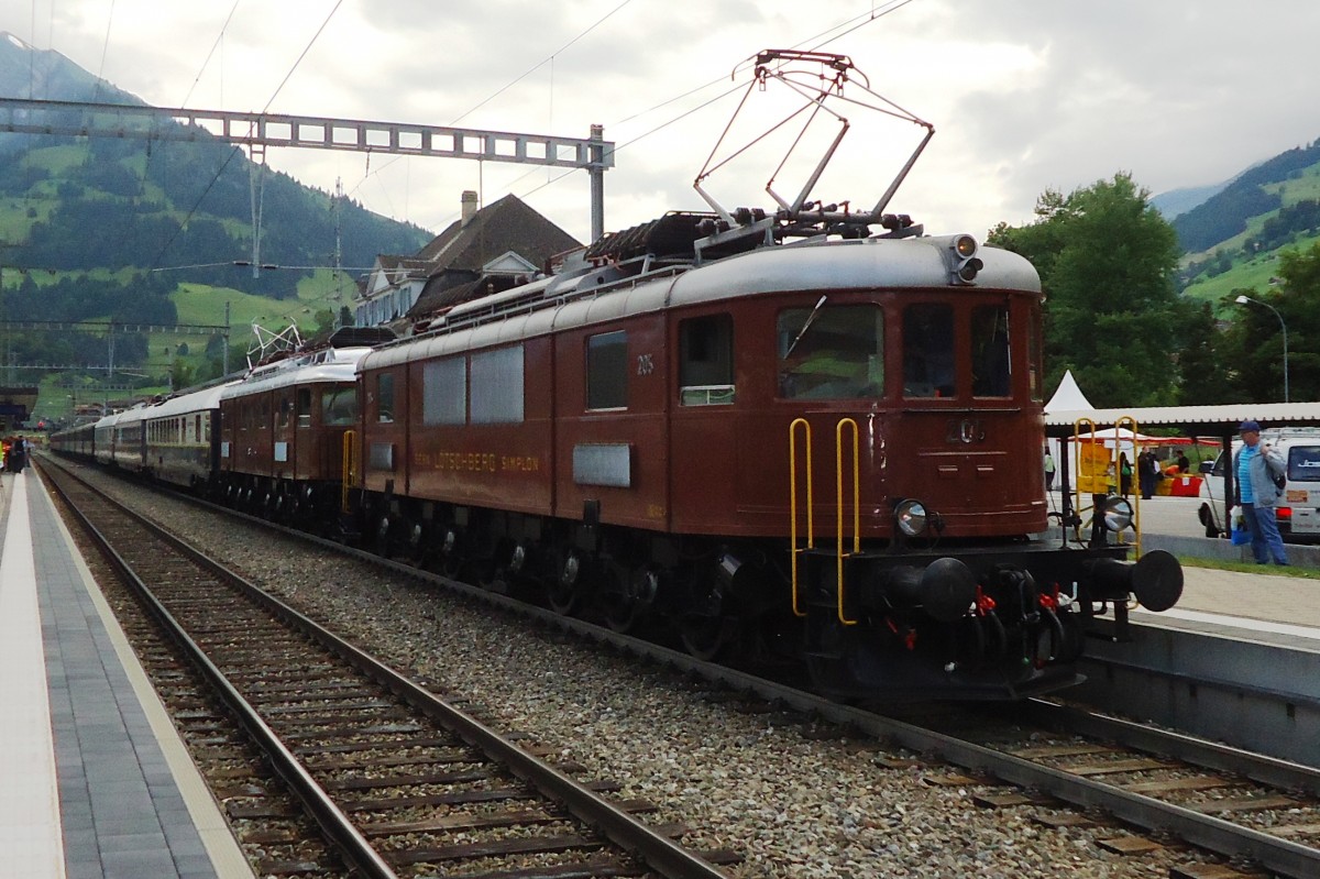 BLS 205 ist an der Swiss Classical Train angekuppelt worden in Frutigen am 30 Juni 2013.