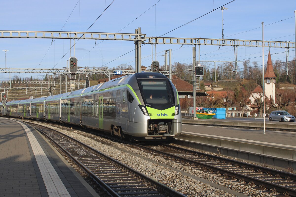 BLS 528 115 treft am 1 Jnner 2024 in Thun ein als RB aus Konolfingen.