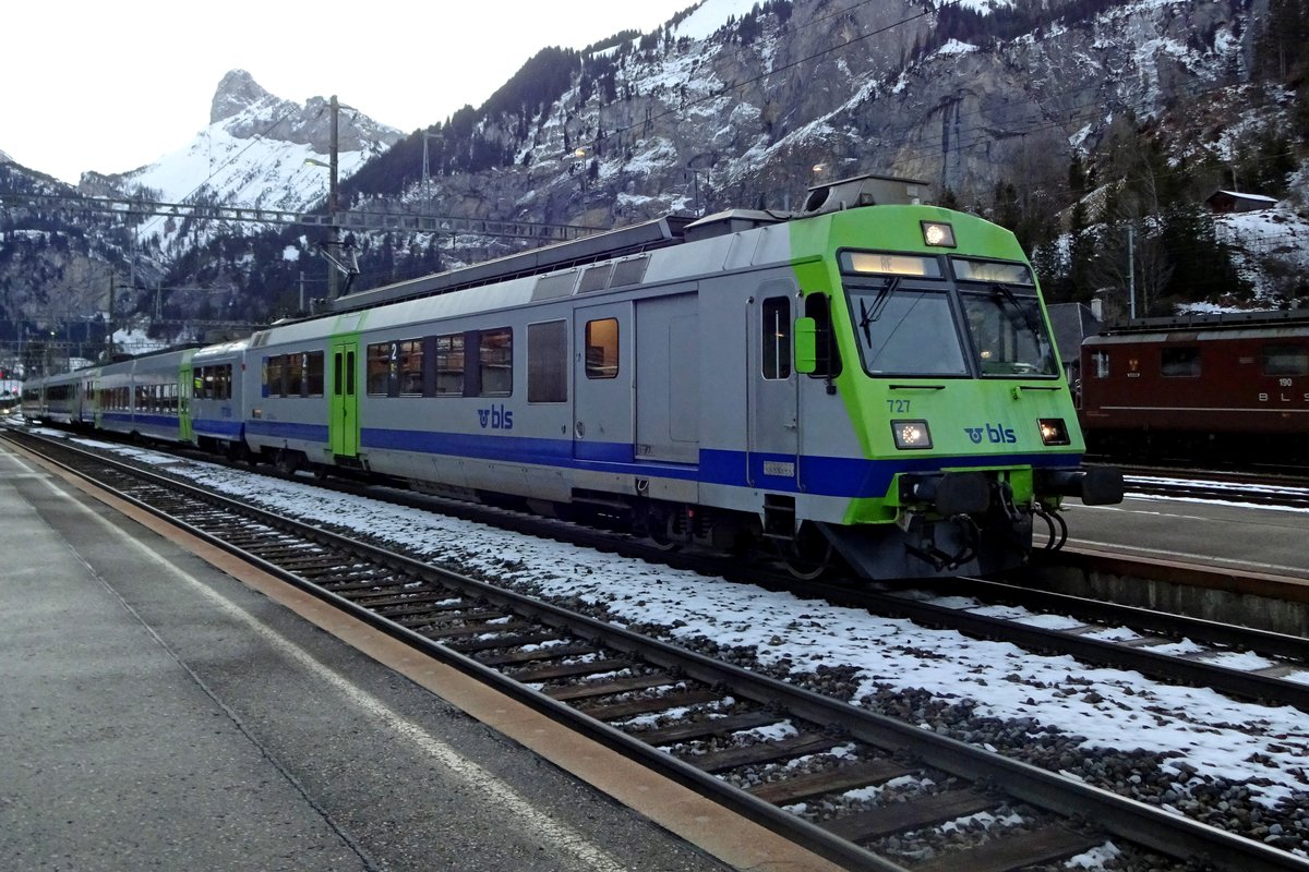 BLS 565 727 steht am 2 Jänner 2020 in Kandersteg.