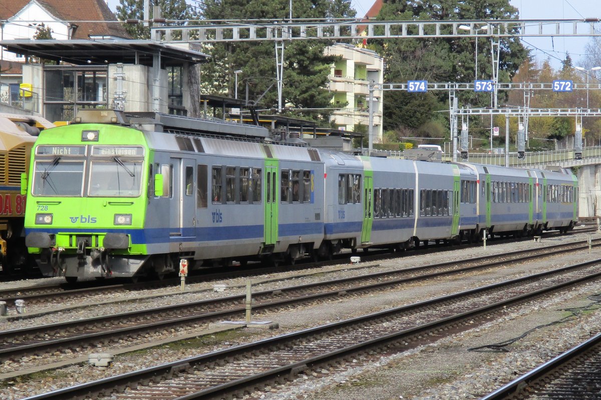 BLS 728 steht am 23 März 2017 in Spiez.