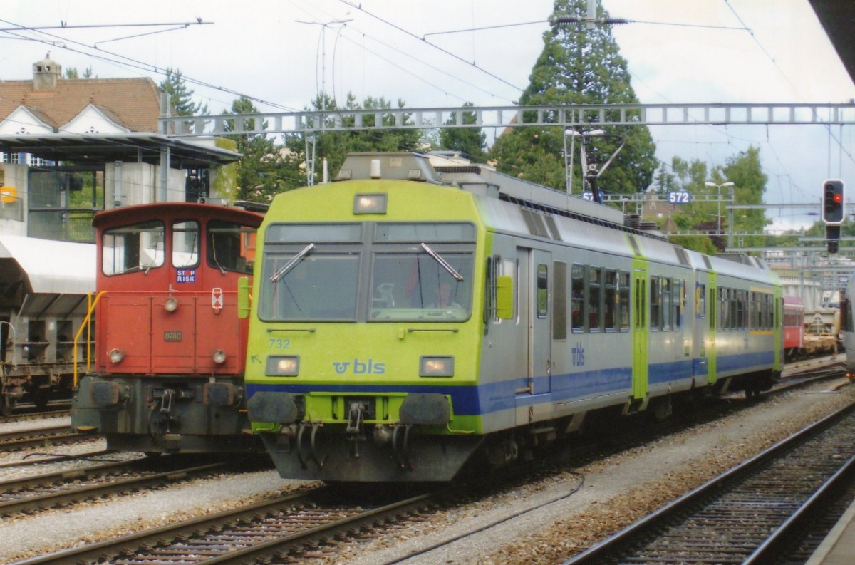 BLS 732 in die n
eue Farben in Spiez am 22 Mai 2008.