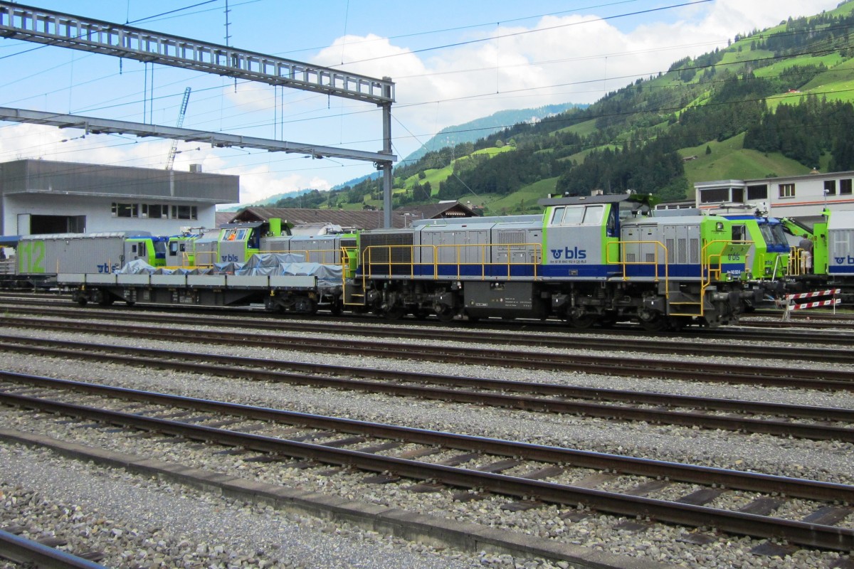 BLS 843 502 steht am 30 Juni 2014 in Frutigen.