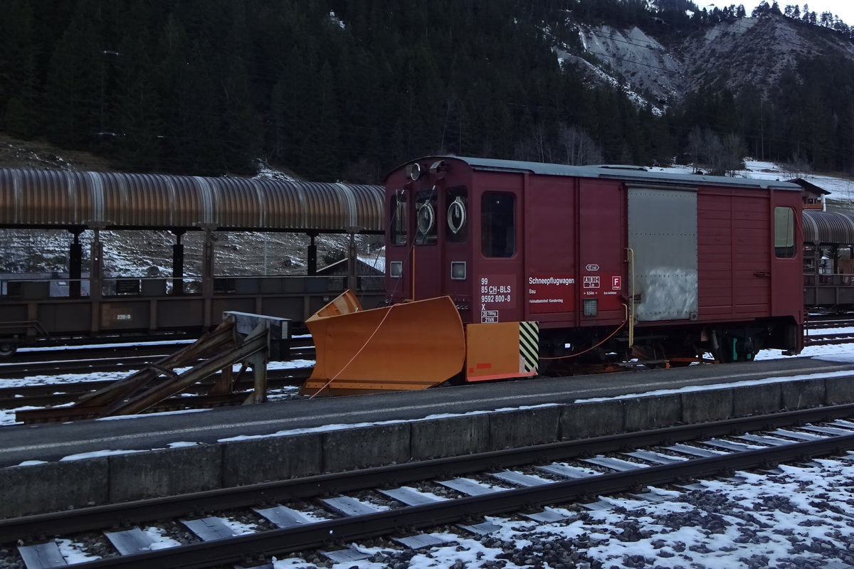 BLS 9592 800 steht am 1 Jänner 2020 in Kandersteg.