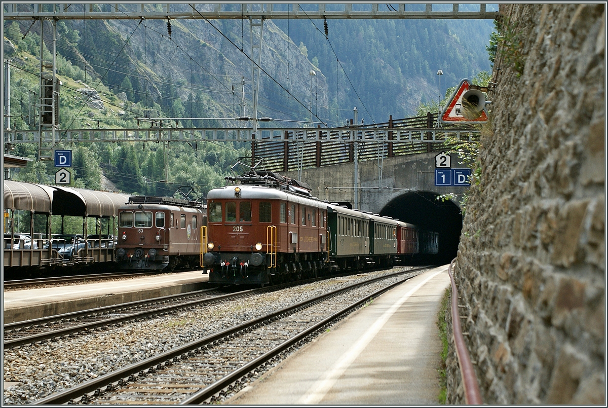 BLS Ae 6/8 205 erreicht Goppenstein.
7. Sept. 2013