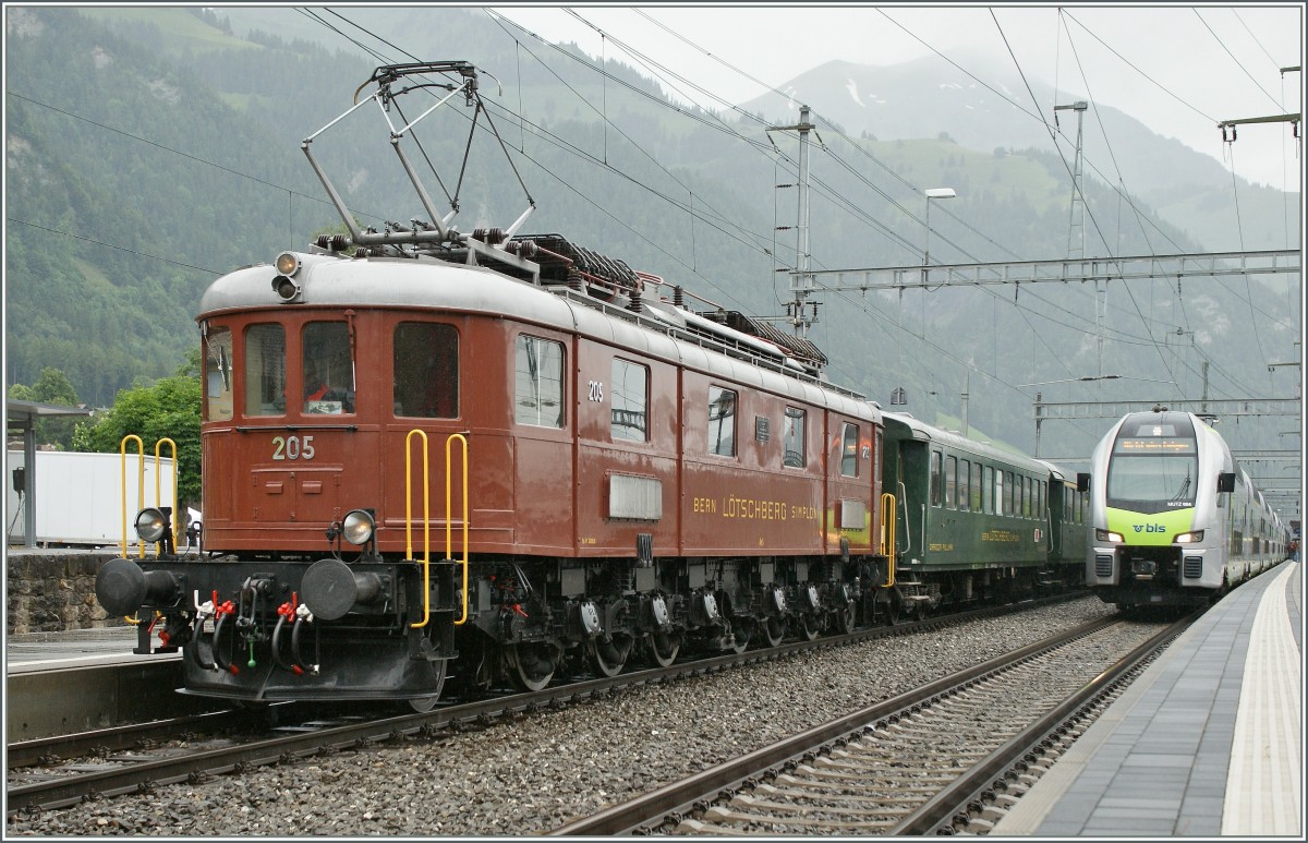 BLS Ae 6/8 205 in Frutigen.
29. Juni 2013