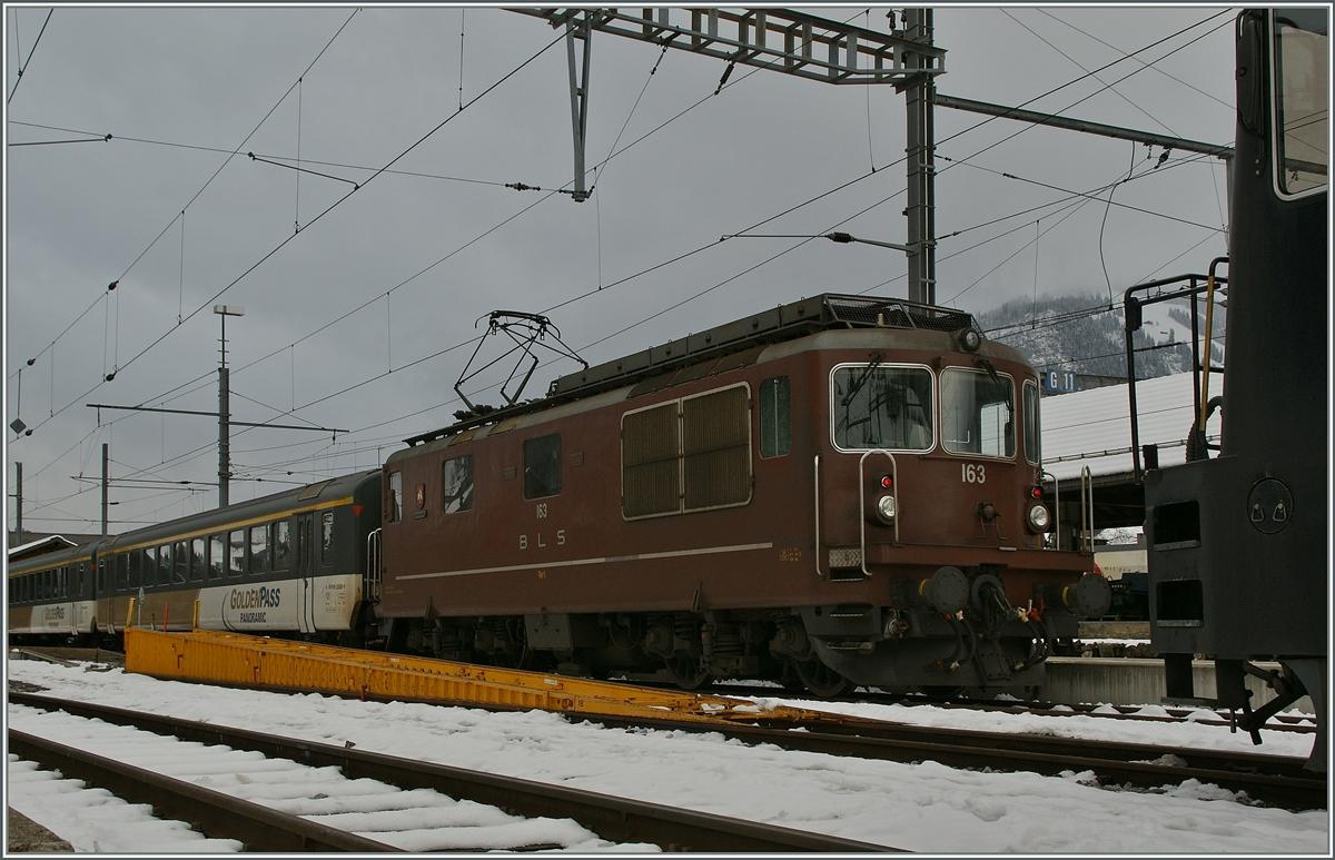 BLS Re 4/4 193  Grenchen  in Zweisimmen.
24. Nov. 2013