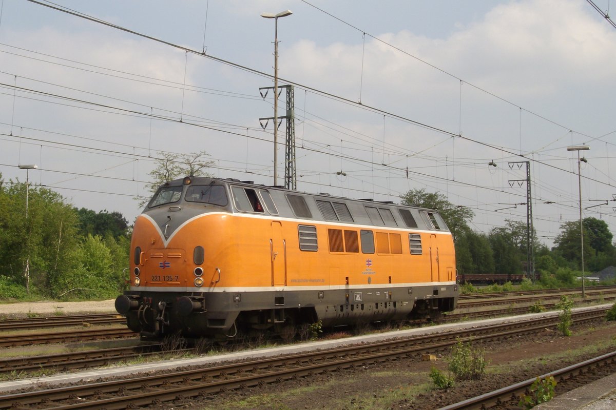 Bocholter Eisenbahn 221 135 steht am 8 Mai 2008 in Emmerich.