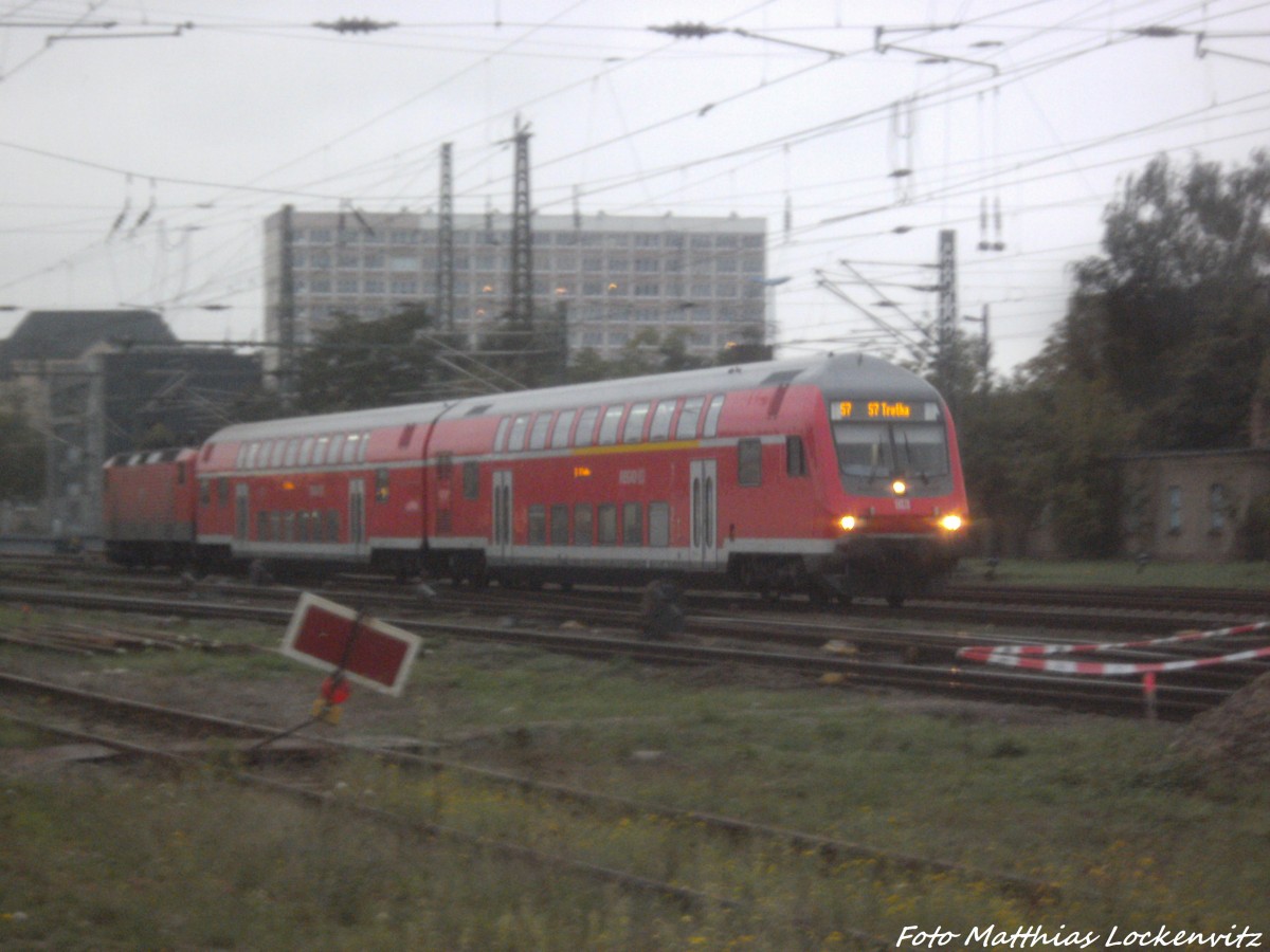 BR 143 als S7 mit ziel Halle-Trotha beim verlassen des Bahnhofs Halle (Saale) Hbf am 14.9.14