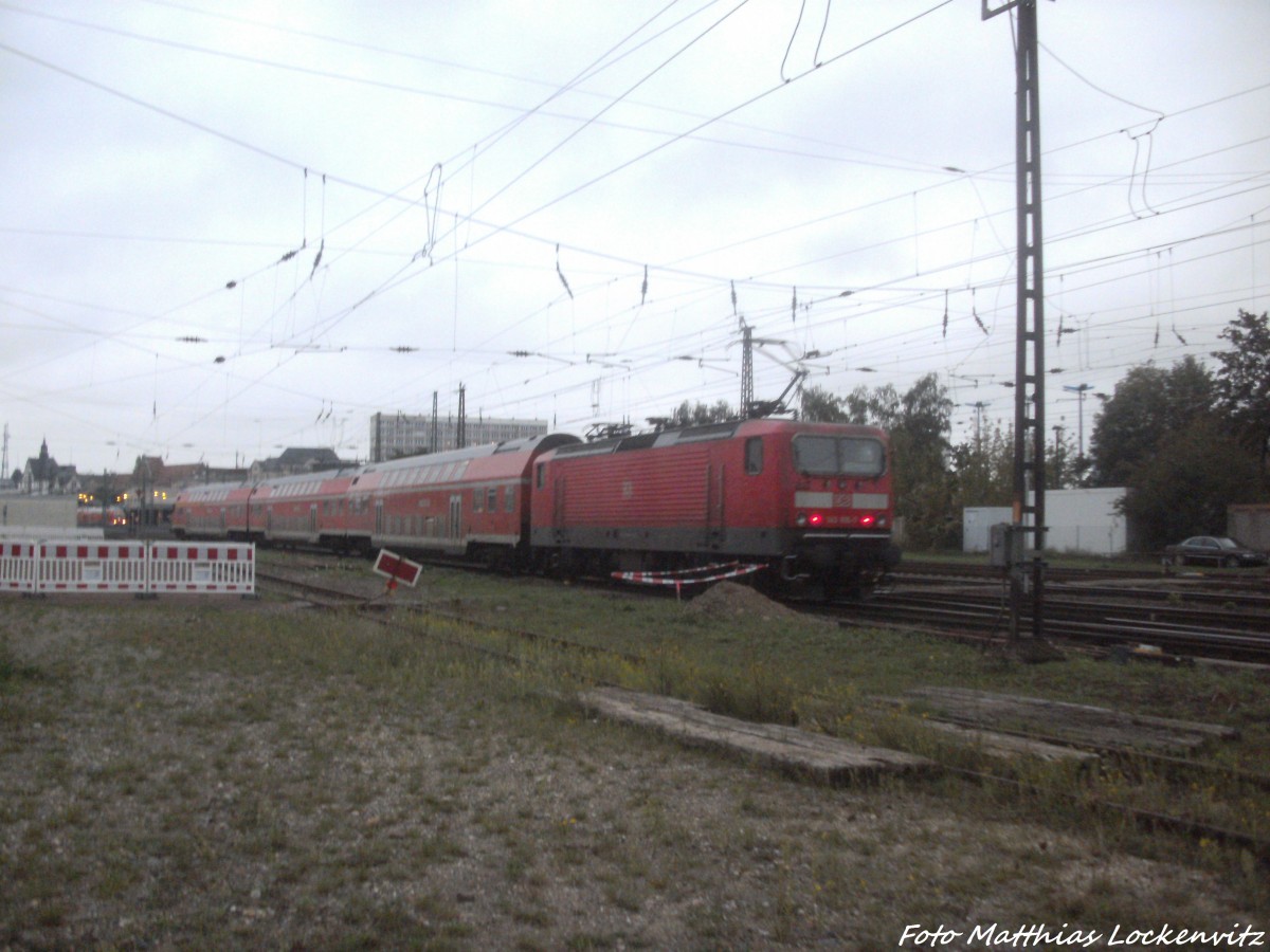 BR 143 beim einfahren in den Bahnhof Halle (Saale) Hbf am 14.9.14