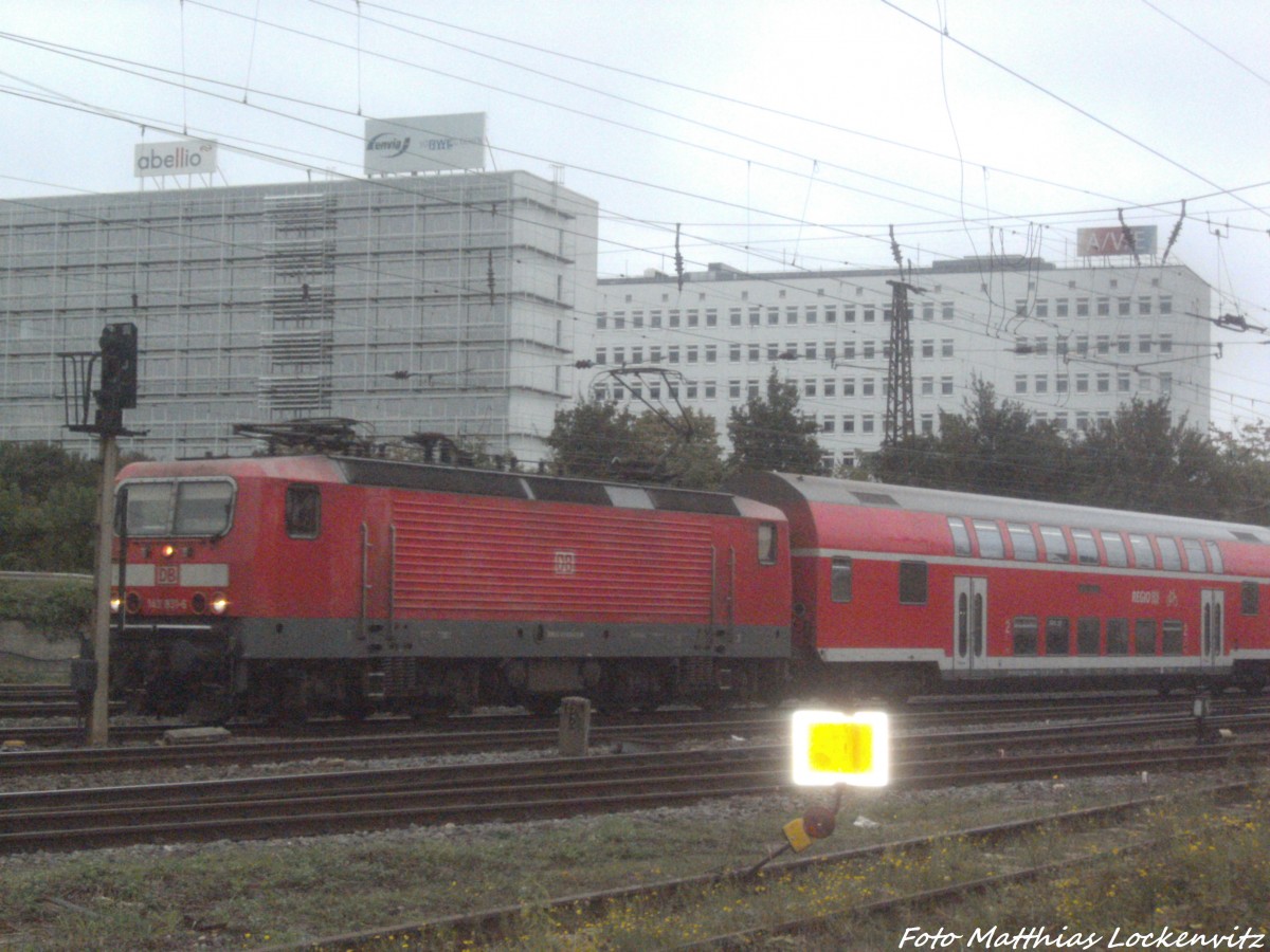 BR 143 mit der S7 aus Halle-Trotha beim enfahren in den Bahnhof Halle (Saale) Hbf am 14.9.14