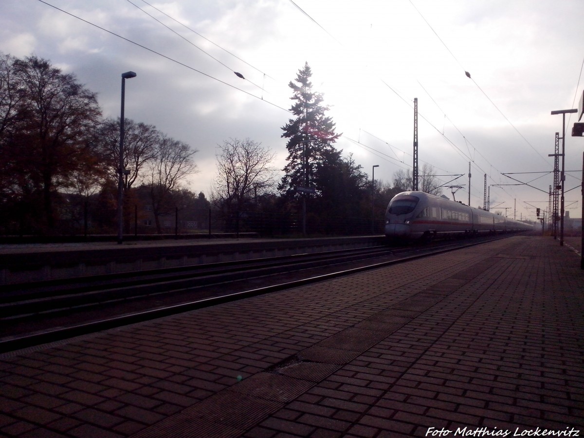 BR 411 beim Durchfahren des Bahnhofs Landsberg (b Halle/Saale) am 7.11.14