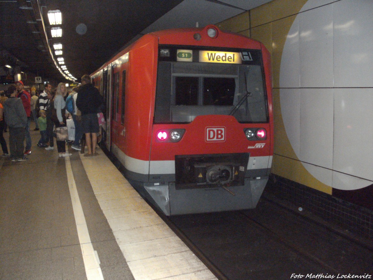 BR 474 als S1 mit ziel Wedel (S-Bahn Stationsnamen nicht erkennbar) in Hamburg am 31.8.13