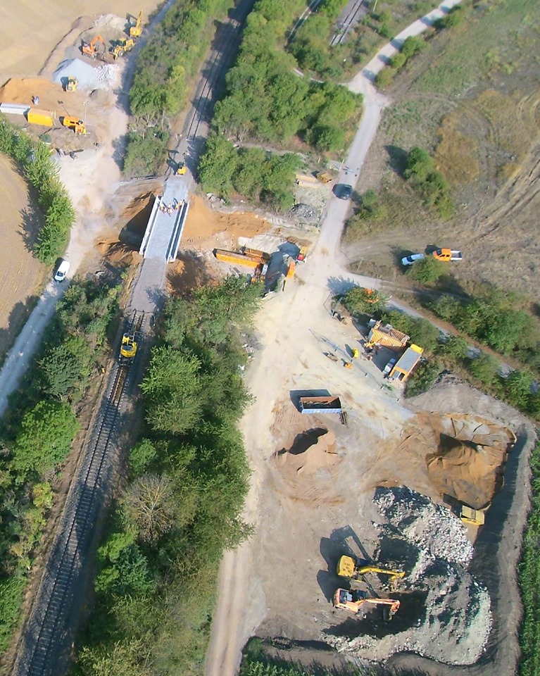 Brückenbauarbeiten am 18.08.2019 zwischen Kirchscheideungen und Karsdorf. (Foto: Indiana Joe)