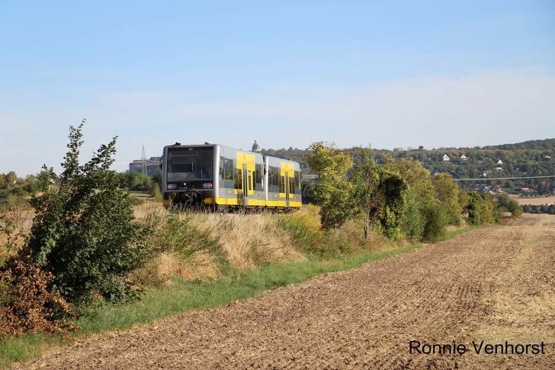 Burgendlandbahn 672 906 + 672 909 als RB von Naumburg (S) Ost nach Wangen (U), am 13.08.2018 bei Kleinjena. (Foto: Ronnie Venhorst)