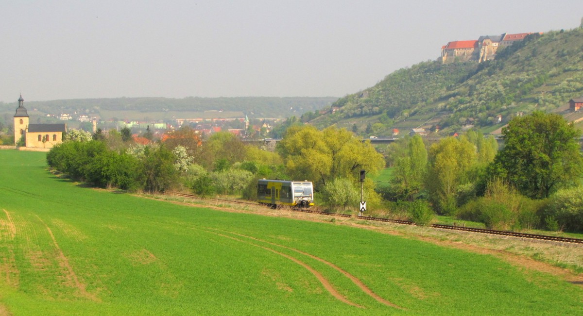 Burgenlandbahn 672 901 als RB 34871 von Wangen nach Naumburg Ost, am 20.04.2011 bei Ni�mitz.
