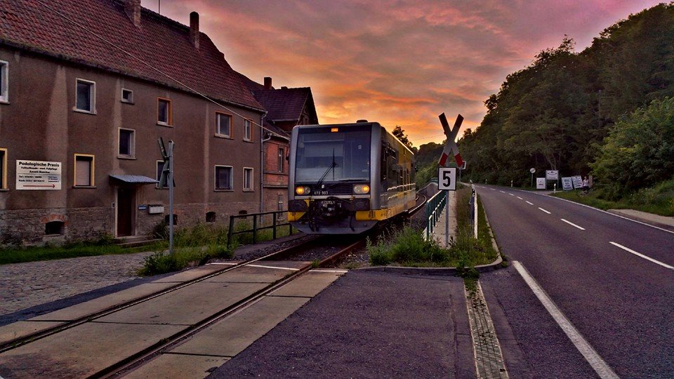 Burgenlandbahn 672 903 als RB 34891 von Nebra nach Naumburg Hbf, am 03.06.2014 an der Grabenm�hle in Reinsdorf (b Nebra). (Foto: Mirko K�ster)