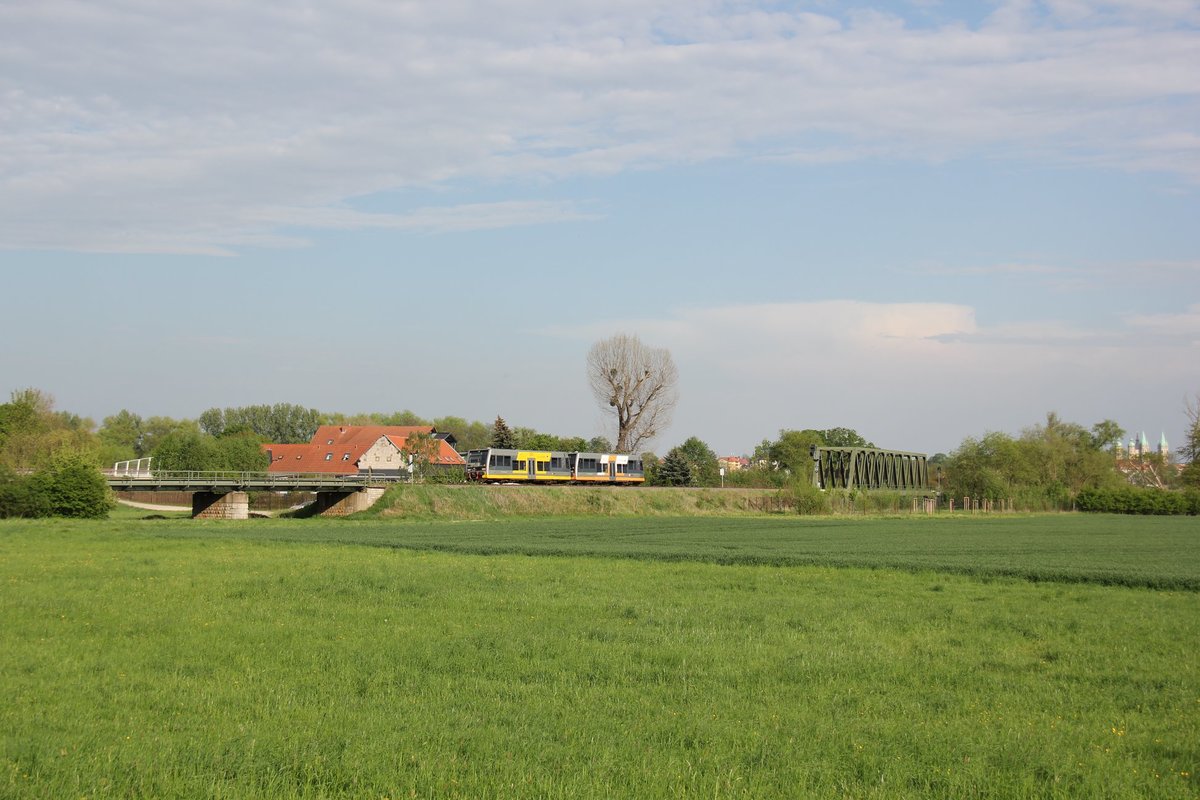 Burgenlandbahn 672 904 + 672 xxx als RB 26885 vom Wangen nach Naumburg Ost, am 29.04.2018 bei Roßbach​. (Foto: Wolfgang Krolop​)