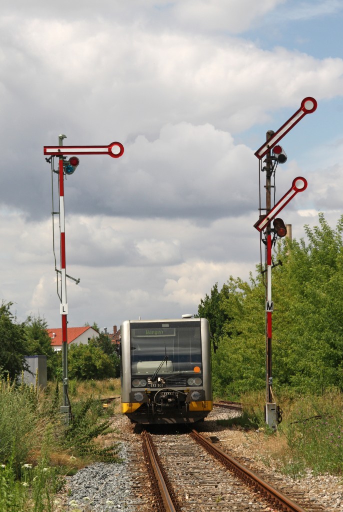 Burgenlandbahn 672 908 als RB 34874 nach Wangen, am 12.07.2014 bei der Ausfahrt in Laucha. (Foto: Jens-Peter Ruske)