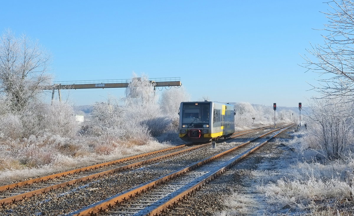 Burgenlandbahn 672 909 als RB 34876 von Naumburg Ost nach Wangen, am 05.12.2016 in Laucha an der Unstrut. (Foto: Heiko Kern)