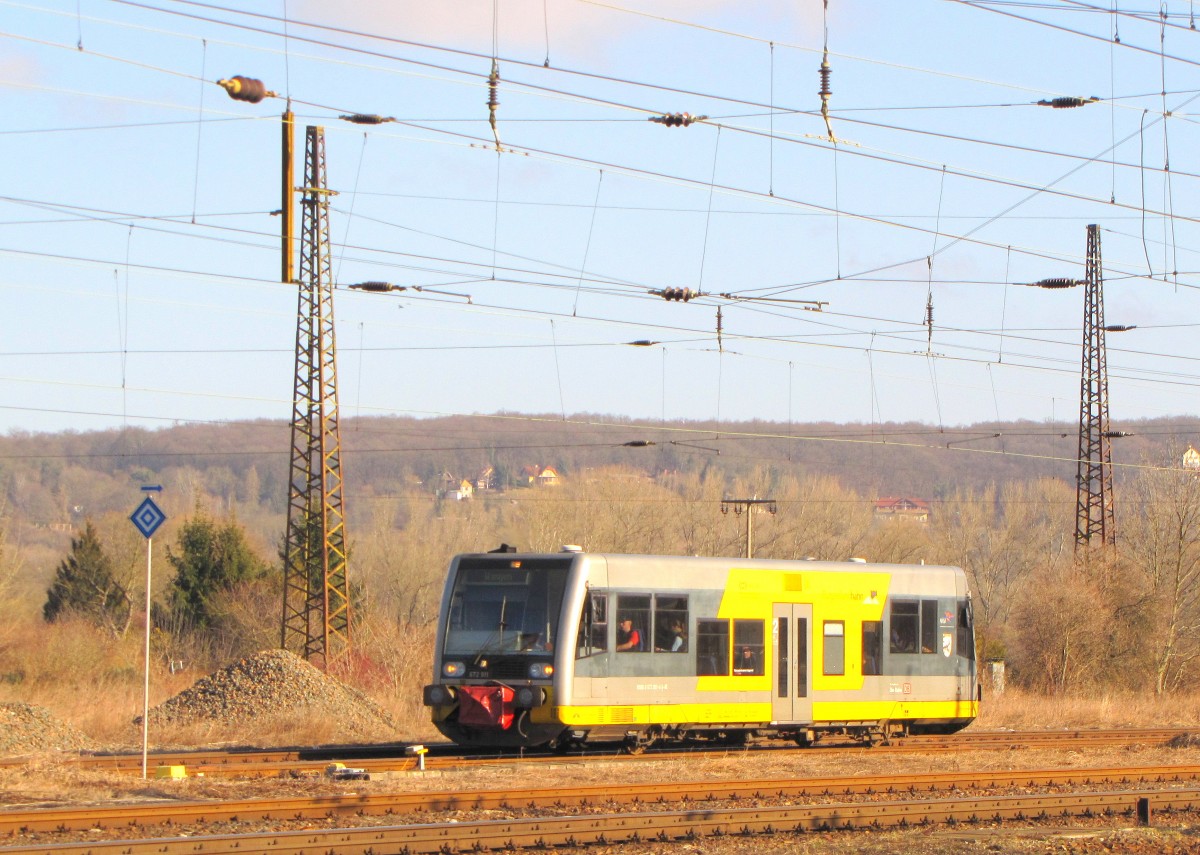 Burgenlandbahn 672 911 als RB 34870 von Naumburg Ost nach Wangen, am 28.02.2015 bei der Ausfahrt in Naumburg Hbf.