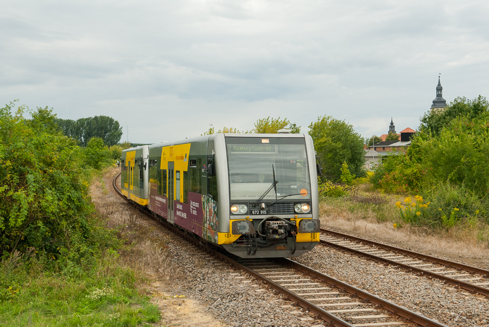 Burgenlandbahn 672 915 + 672 xxx als RB 34883 von Wangen nach Naumburg Ost, am 20.08.2016 in Laucha. (Foto: Silvio Vernaldi)
