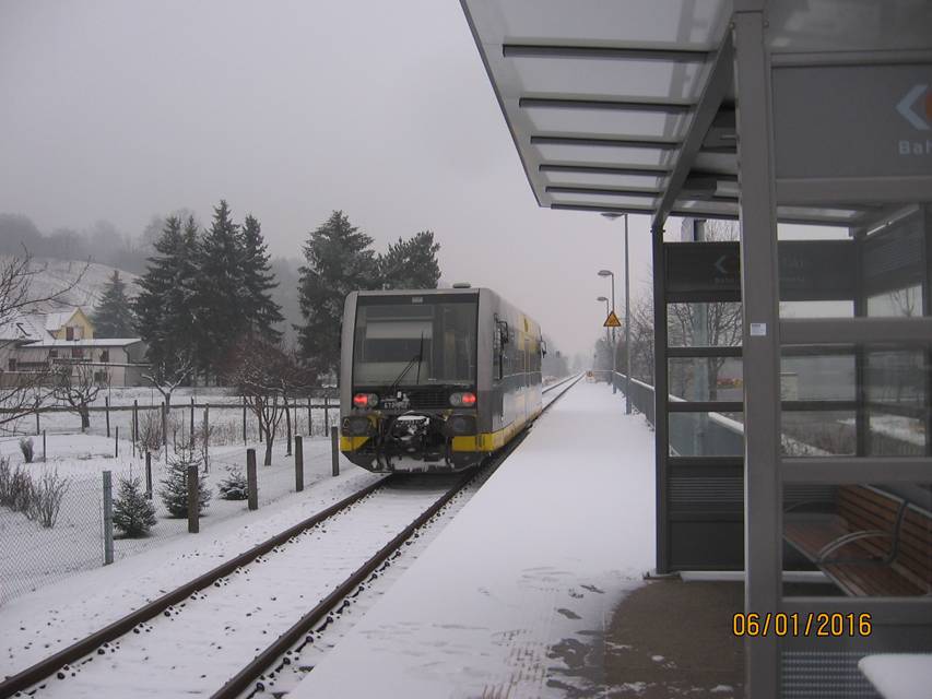 Burgenlandbahn 672 xxx als RB von Naumburg Ost nach Wangen, am 06.01.2016 am Haltepunkt in Roßbach. (Foto: Hans-Dieter Grau)
