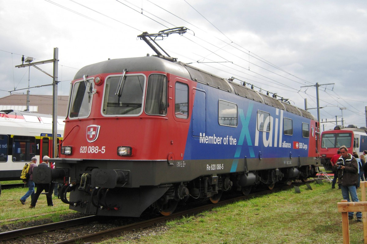 Bw Biel/Bienne war Platz für ein Bahnfest am 26 September 2010 und SBB/X-Rail 620 088 war dabei.