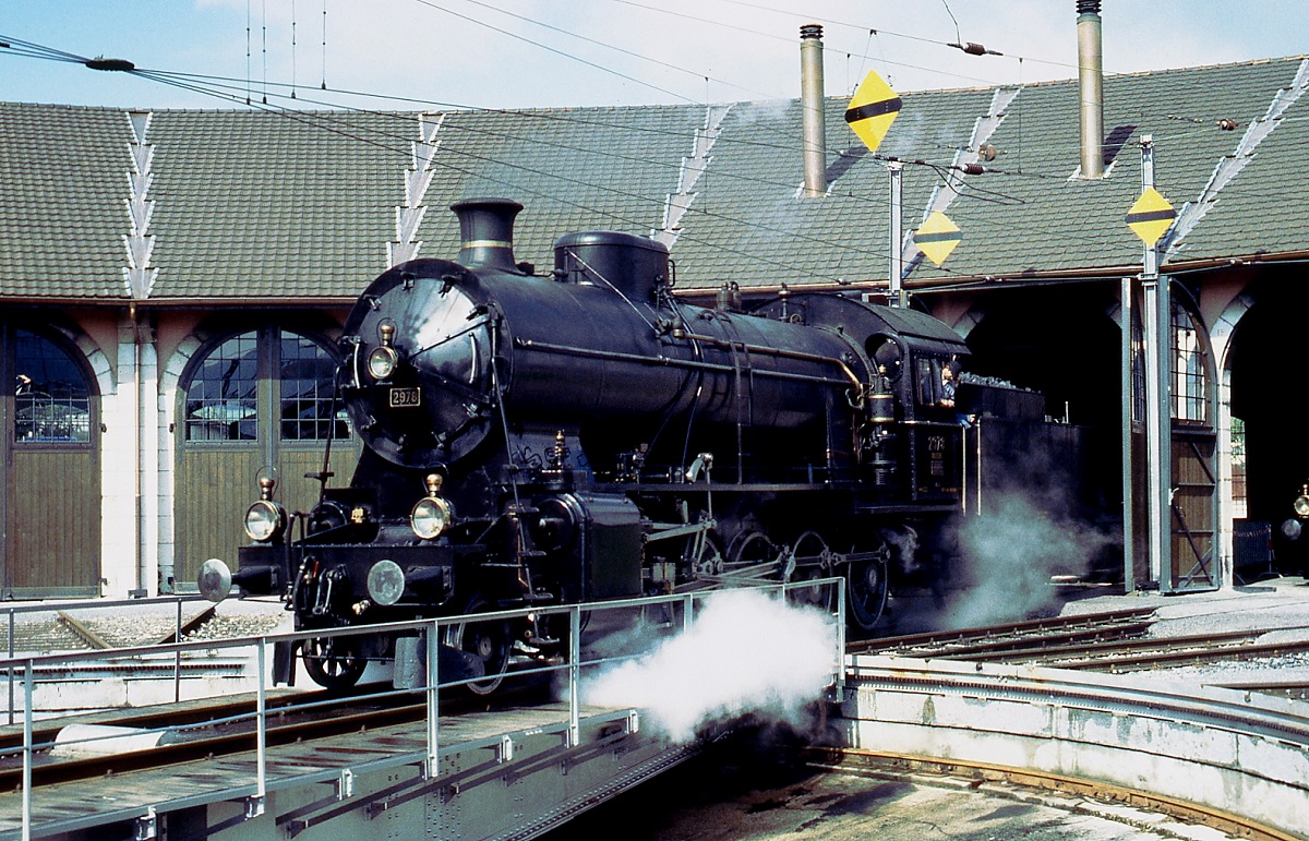 C 5/6 2978 im Sommer 1997 auf der Drehscheibe im Depot Delemont.