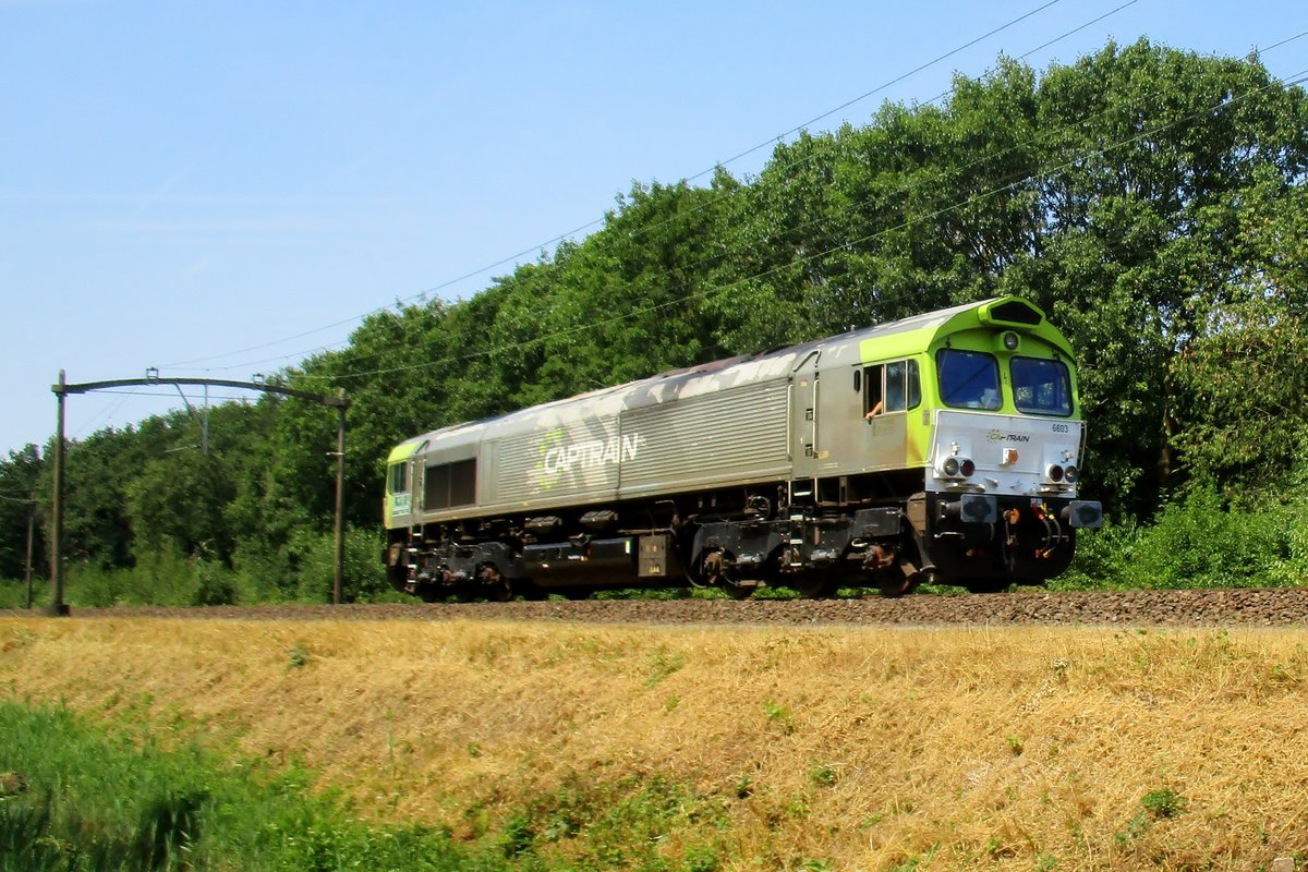 CapTrain 6603 passiert Tilburg Oude Warande am 27 Juli 2018.