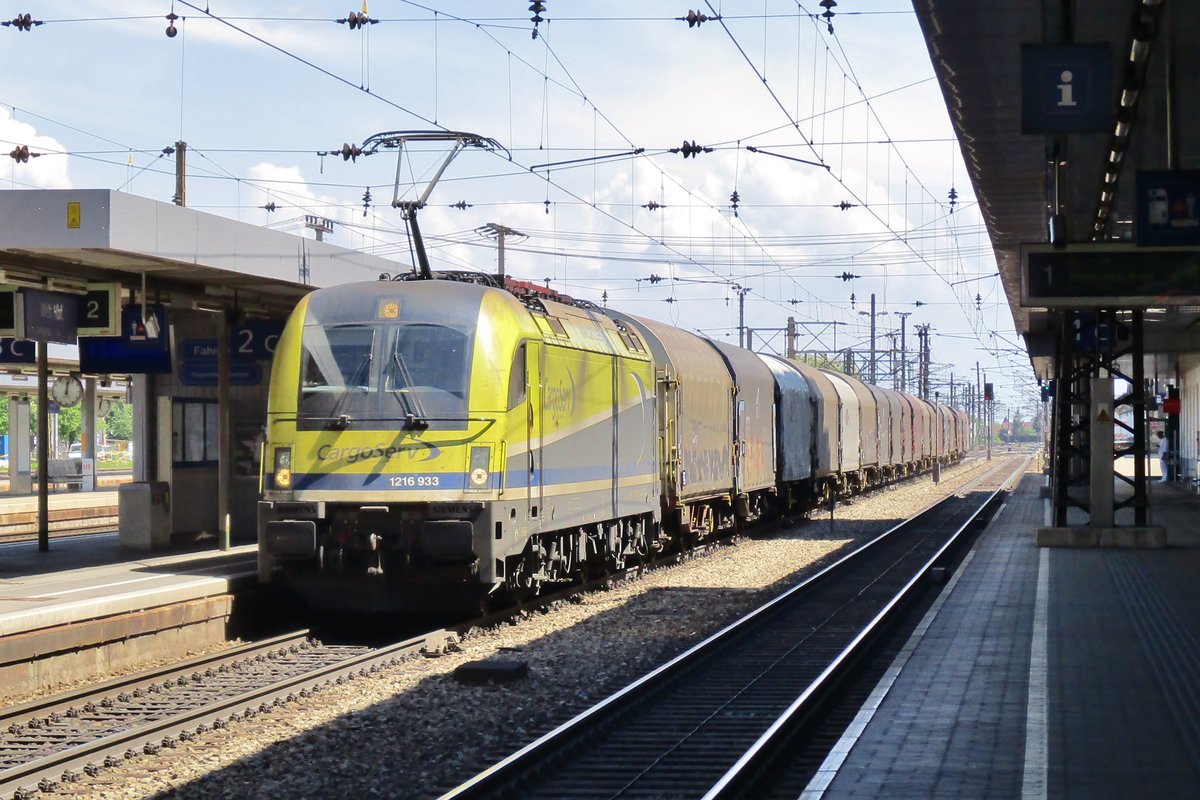 CargoServ 1216 933 dönnert am 8 Mai 2018 durch wels. 