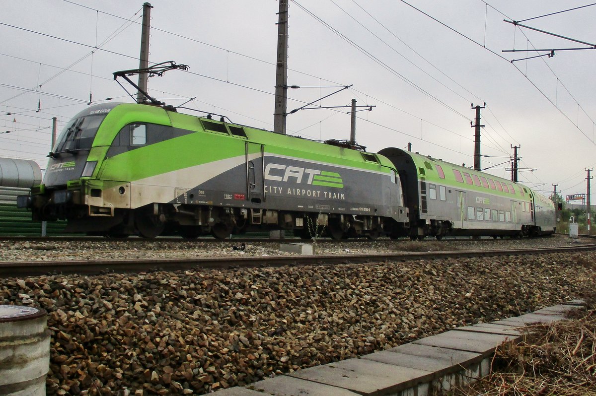 CAT 1116 036 legt sich bei Schwechat in die Kurve am 4 April 2017.