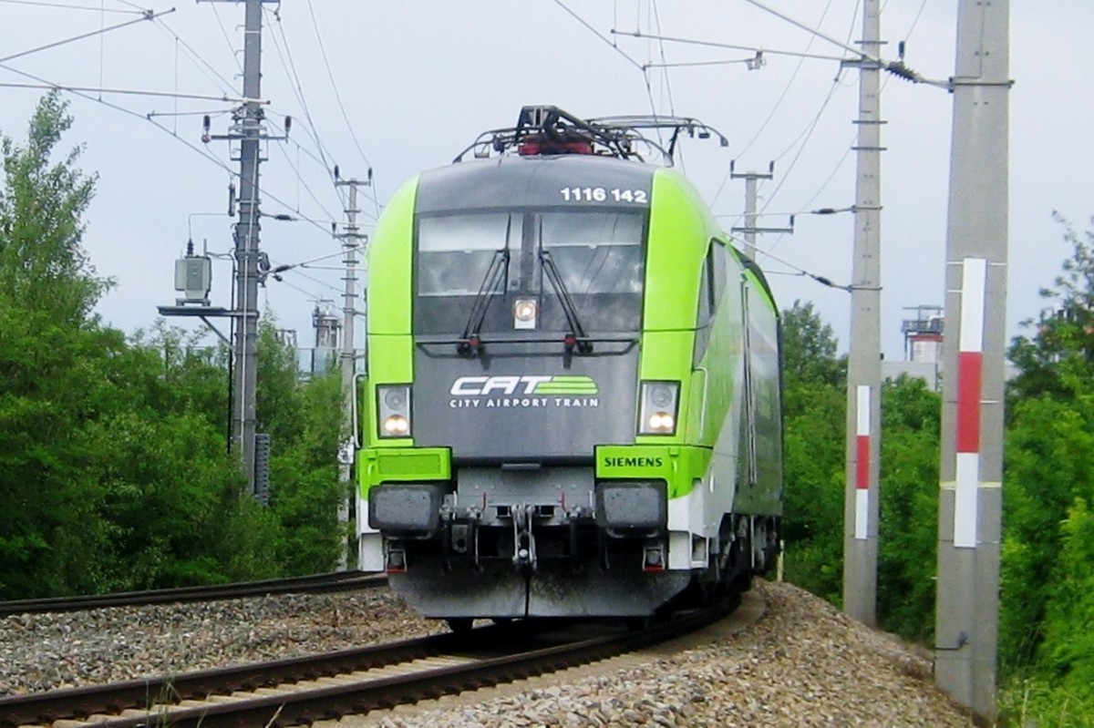 CAT 1116 142 verlässt am 28 Mai 2012 Schwechat.