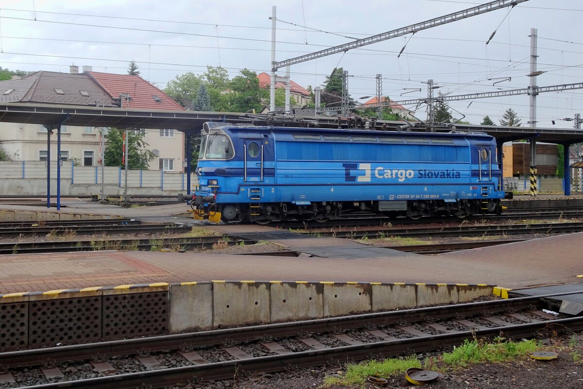 CD Cargo 230 084 durchfahrt solo Bratislava hl.st. am 25 Juni 2022.