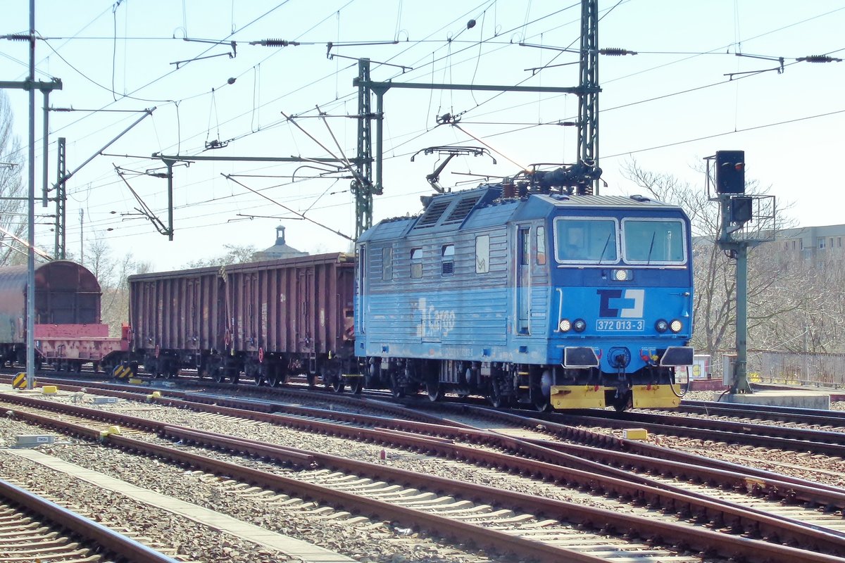 CDC 372 013 durchfahrt am 7 April 2018 Dresden Hbf. 