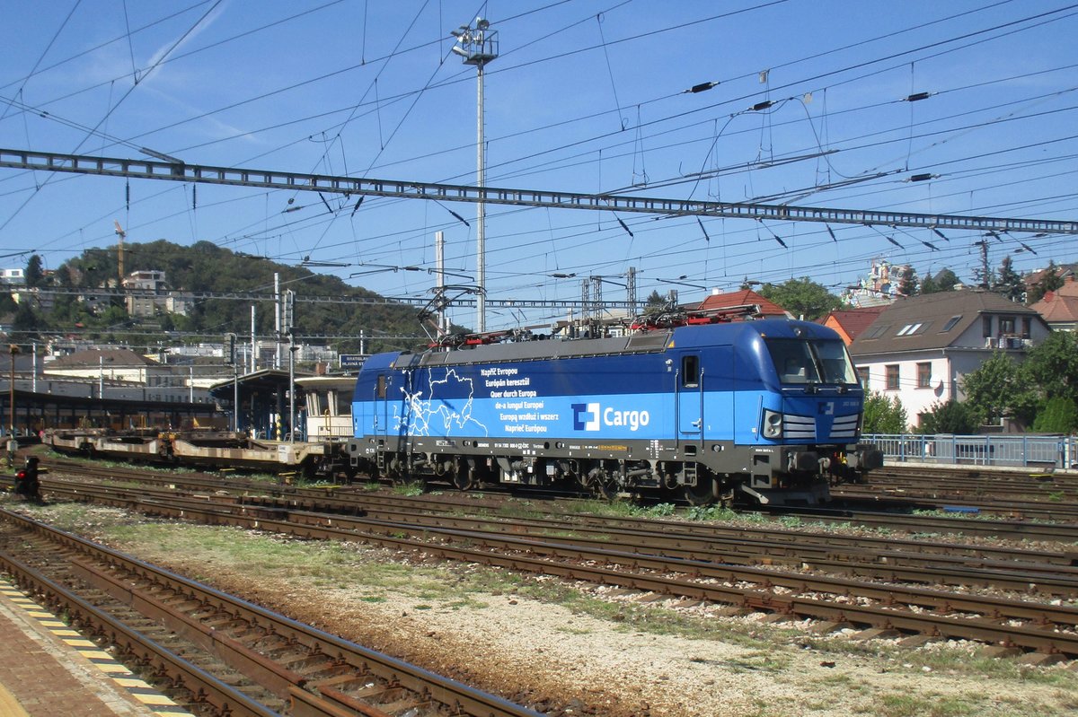 CDC-Vectron 383 008 durchfahrt Bratislava hl.st. am 12 September 2018. 