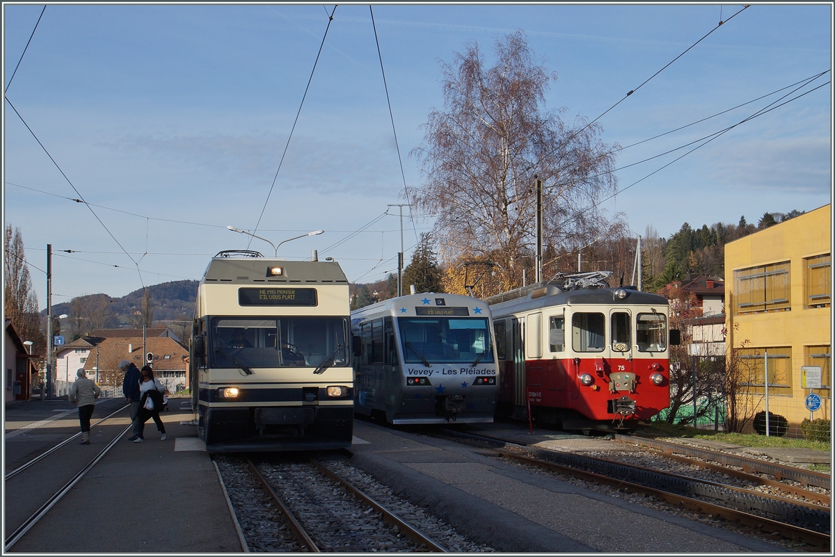 CEV GTW 2/6, Train des Etoiles und BDeh 2/4 N° 75 in Blonay. 
11. Dez. 2015