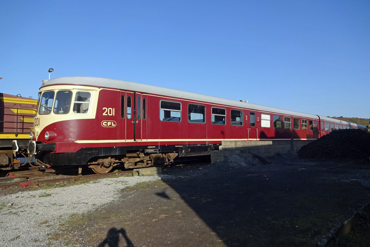 CFL 201 steht am 21 September 2019 in Mariembourg; dieser Westwaggon-Triebwagen wurde nach deren Ausserdienststellung bei die Luxemburger Staatsbahnen von die CFV3V erworben.