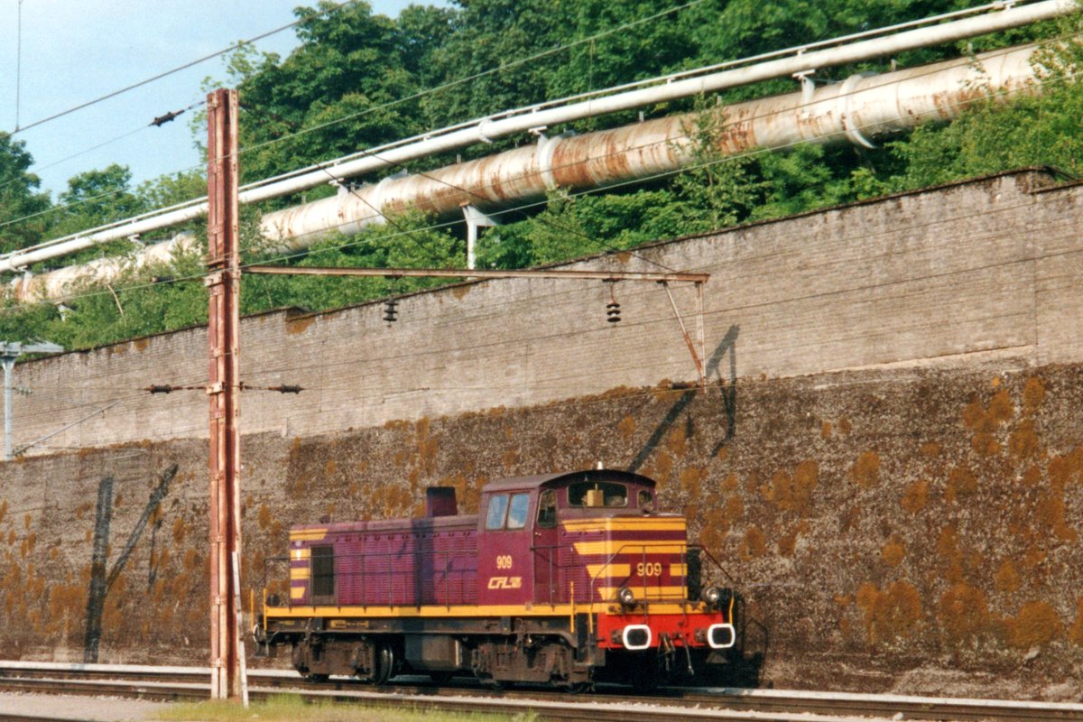 CFL Cargo 909 lauft am 20 Mai 2004 um in Esch sur Alzette.