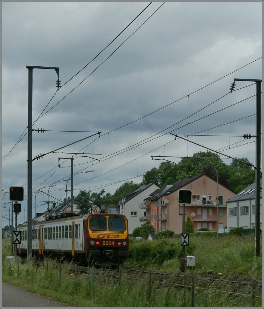 CFL  Z2  2004 bei Mersch. 
Beachtenswert: die CFL Vorsignale. 
15. Juni 2013