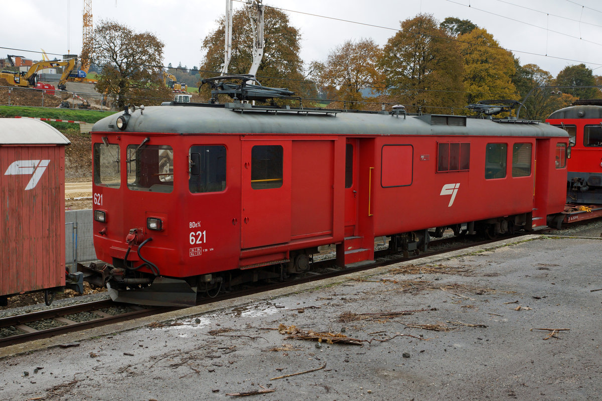 CJ: Zur Verschrottung bereit:
In Saignelégier am 21. Oktober 2016, BDe 4/4 621 (ehemals BTI/FW).
Foto: Walter Ruetsch