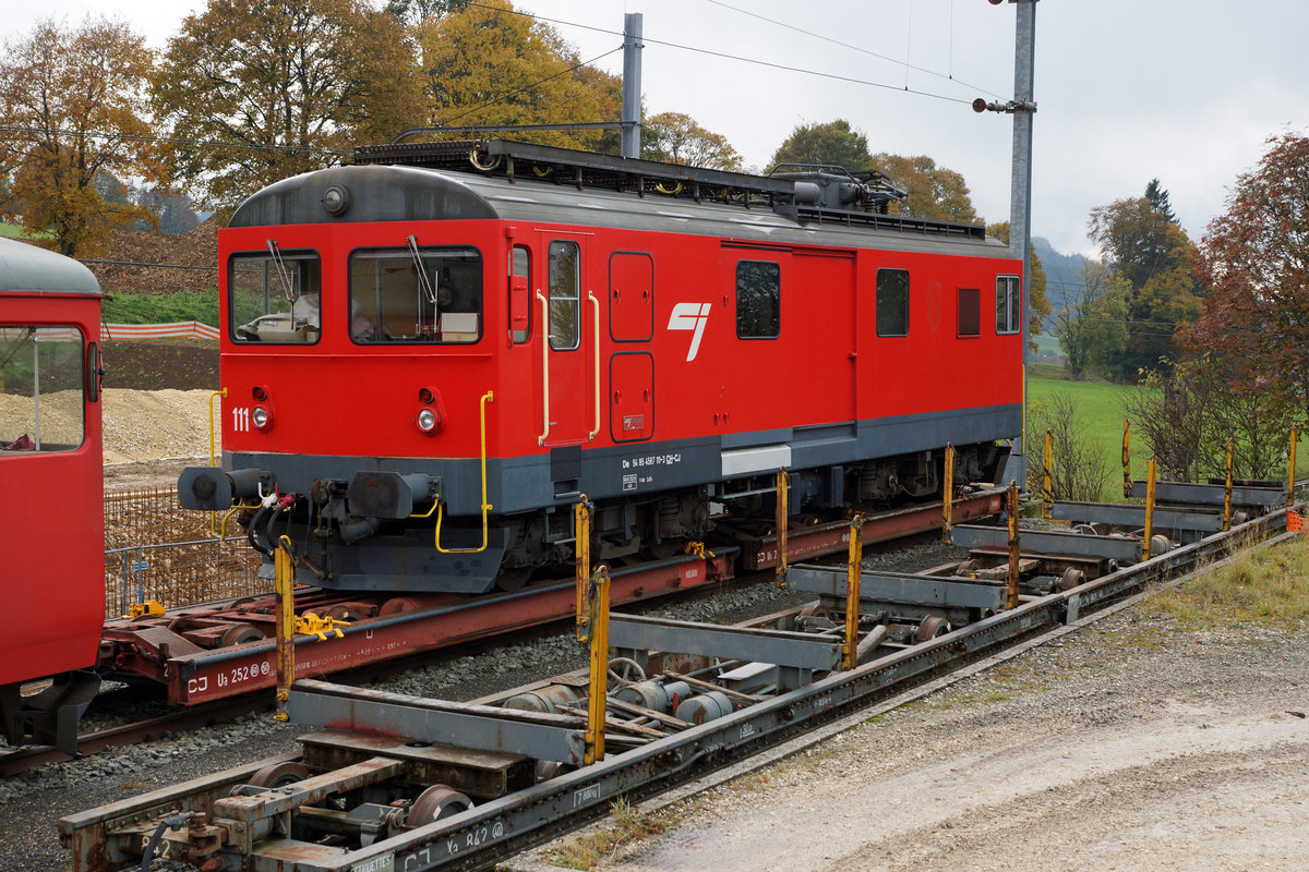 CJ: Zur Verschrottung bereit:
In Saignelgier am 21. Oktober 2016, De 587 111 (ehemals MO).
Foto: Walter Ruetsch