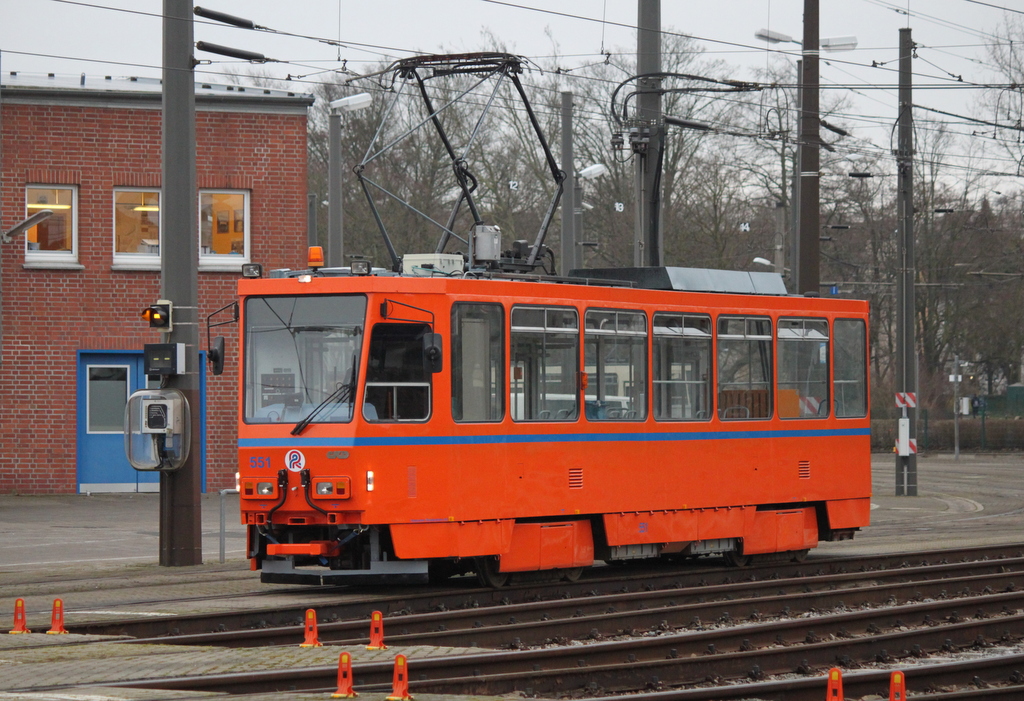 CKD Tatra T6A2(551)stand am 12.01.2018 ganz alleine auf dem Betriebshof der Rostocker Straßenbahn AG.