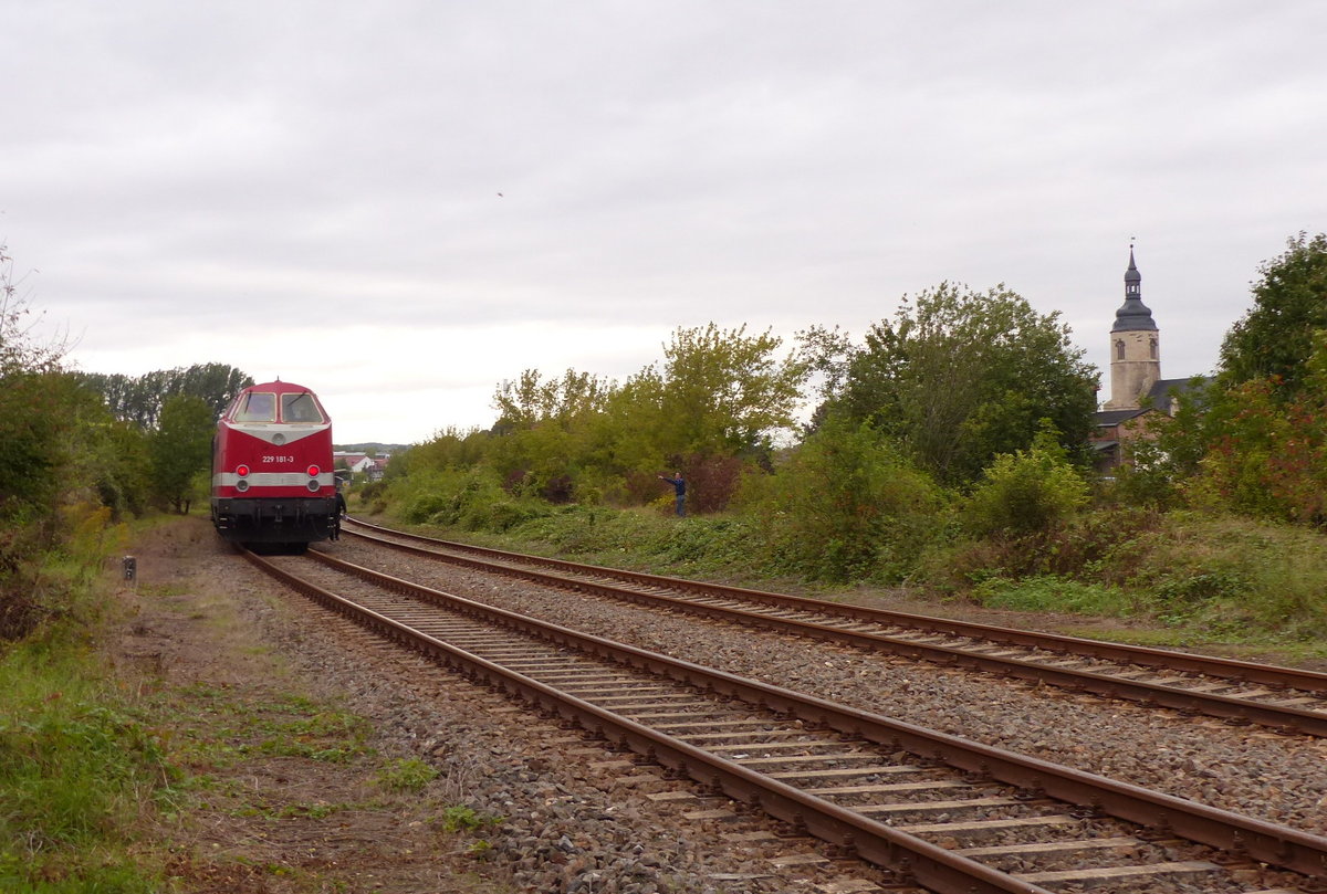 CLR 229 181-3 mit dem DLr 24886 zur Abstellung nach Naumburg Hbf, am 09.09.2017 in Laucha.