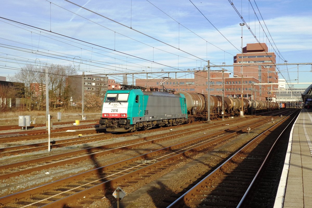 CoBRa 2816 durchfahrt mit der Saxonia-Express Amersfoort am 24 Februar 2019.