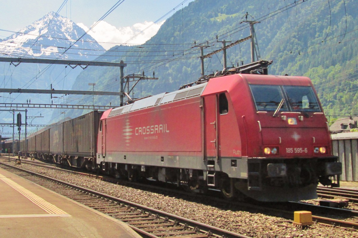 CrossRail 185 595 verlässt Erstfeld am 6 Juni 2015.