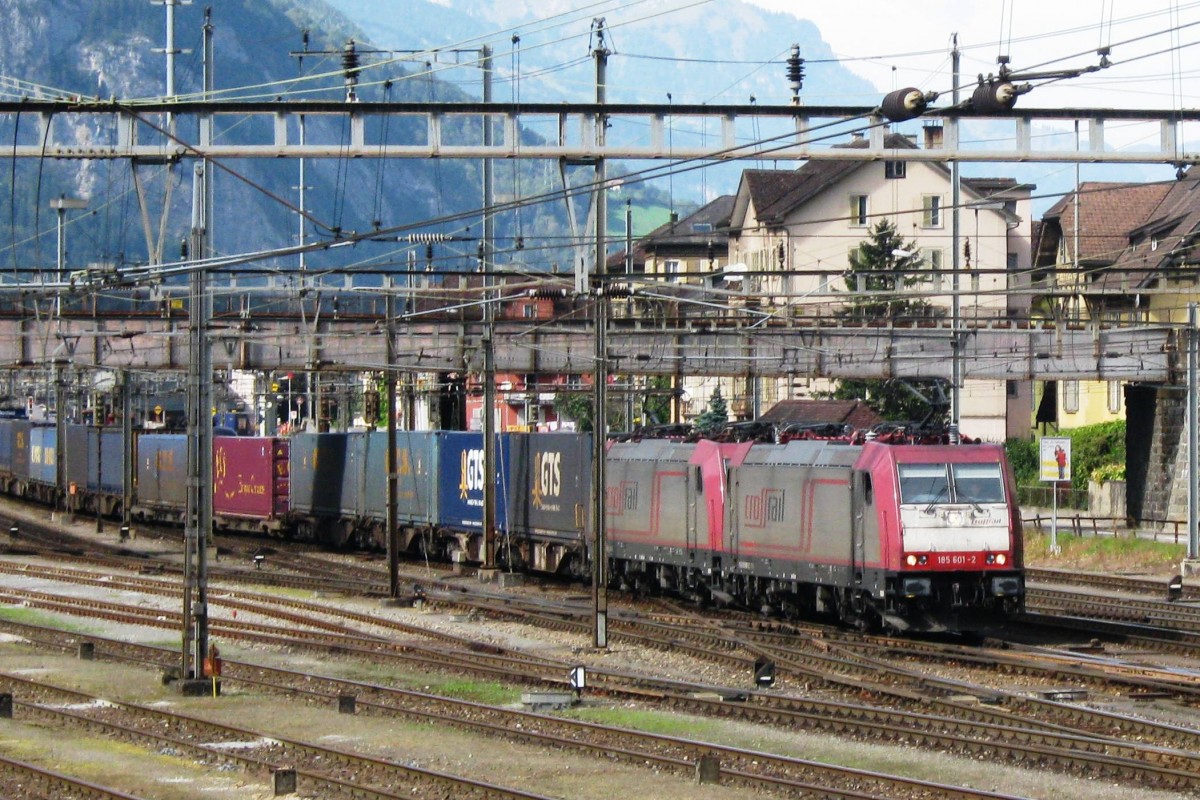 Crossrail 185 601 steht am 23 September 2010 in ERstfeld.