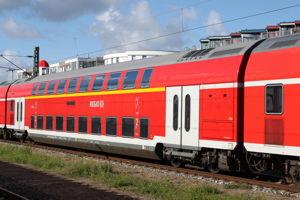 D-DB 50 80 36-75 035-6 DABpza 758.5 von DB-Regio Nordost Berlin am 03.10.2018 in Warnemünde-Werft. 
