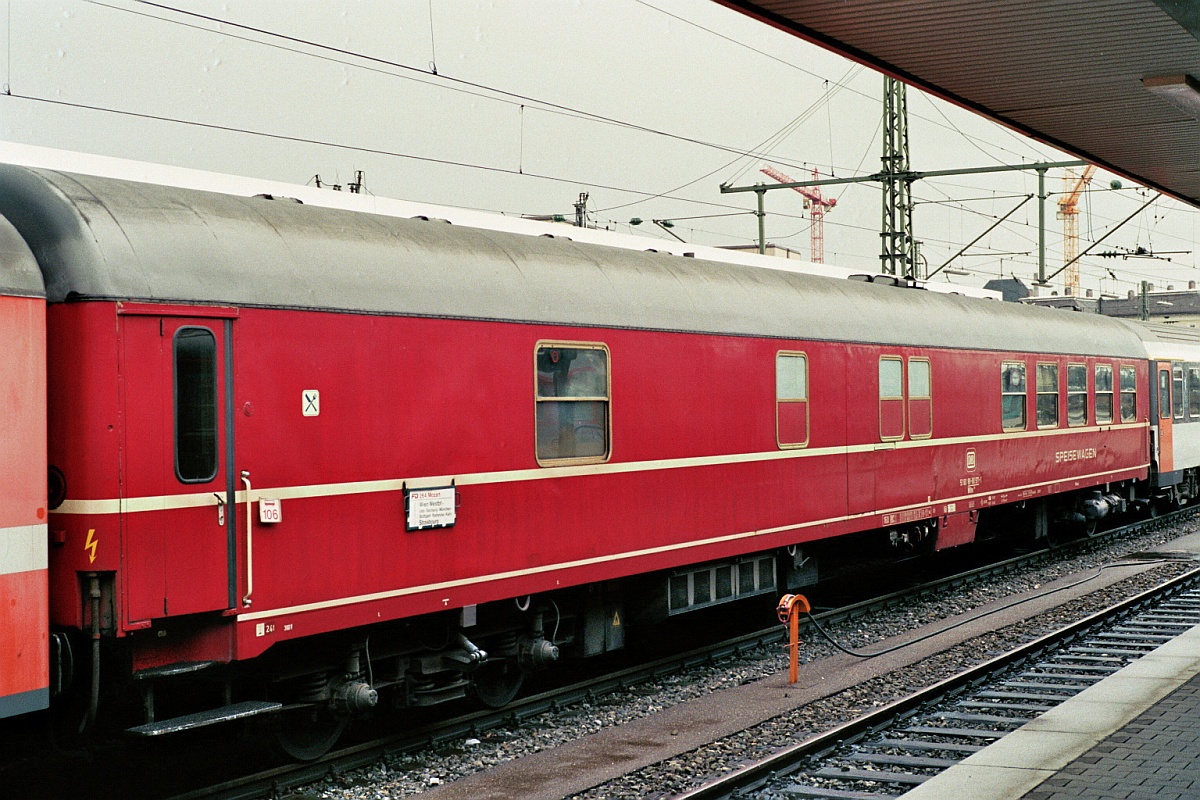 D-DB 51 80 88-80 971-1 Gattung WRtm134 Mnchen Hbf in den 80zigern