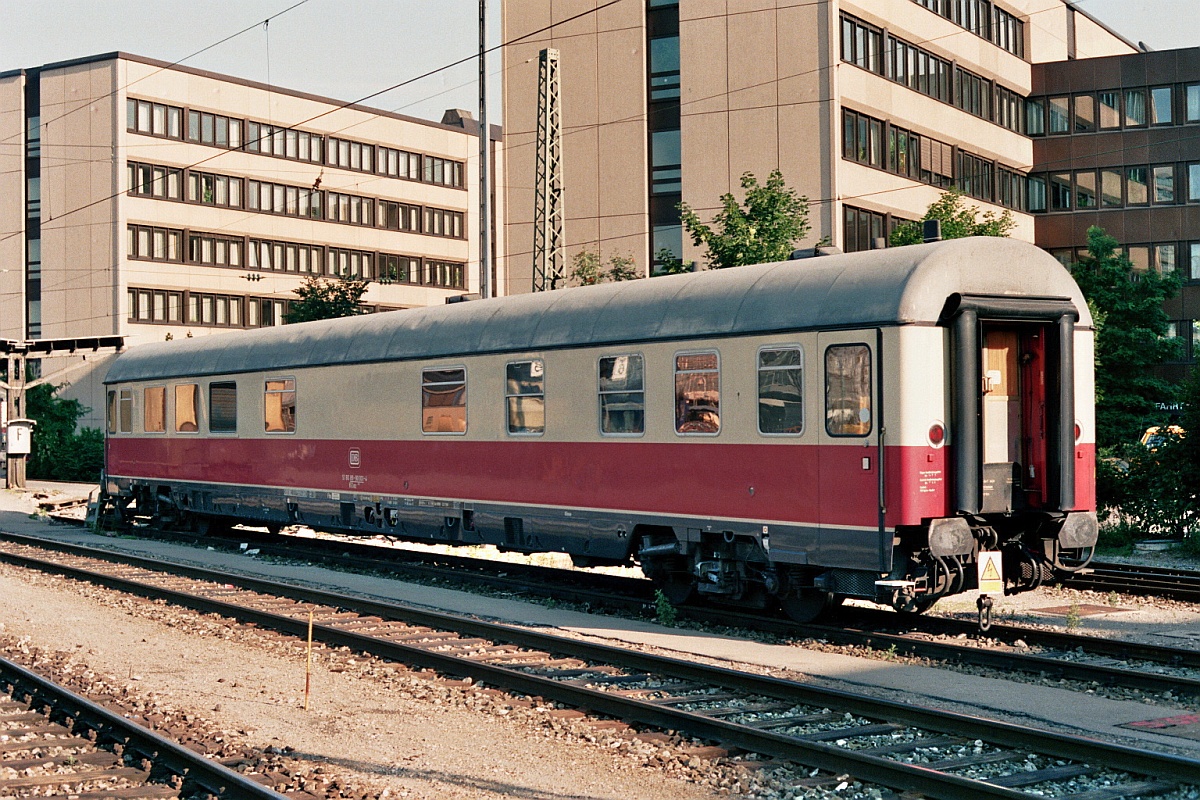 D-DB 51 80 89-90 001-4 Gattung WGSmz853 Mnchen Hbf in den 80zigern