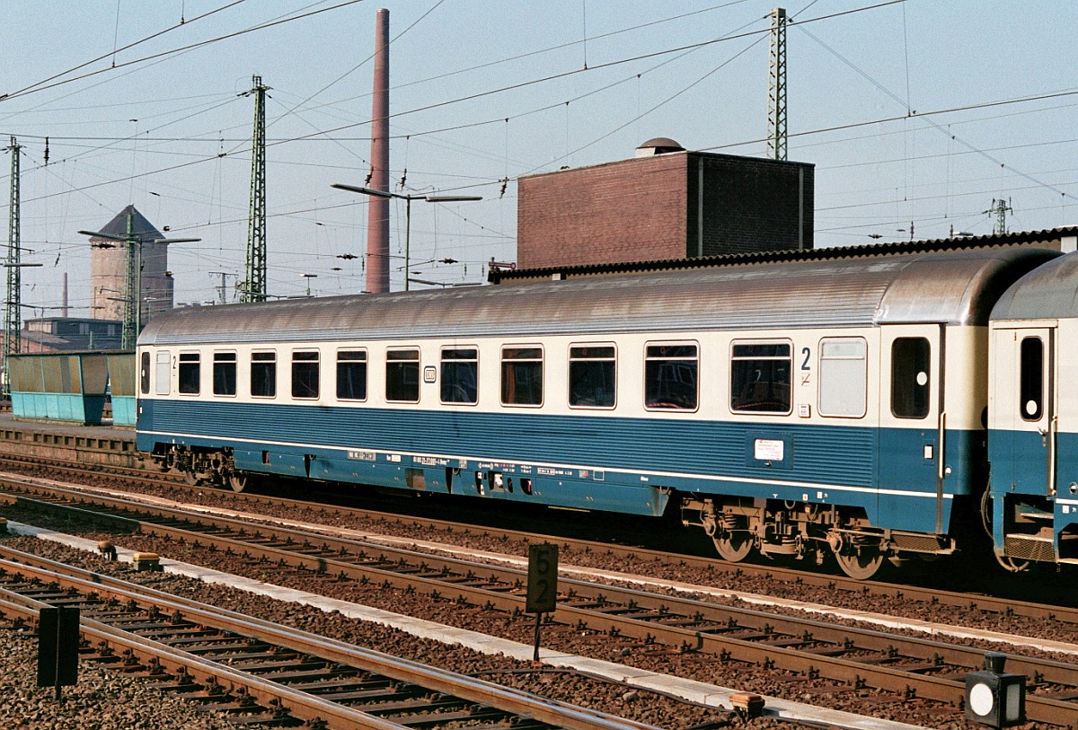 D-DB 61 80 21-73 001-4 Bvmz 227, Mnchen Hbf 1989